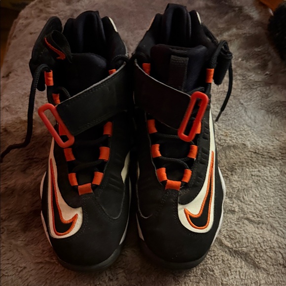 Nike Kids Black and Orange Sneakers - Picture 3 of 5
